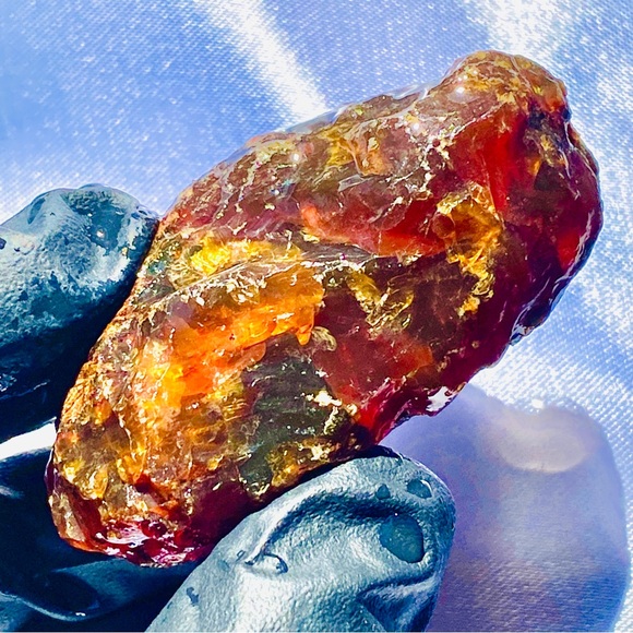 1pc 20g UV Active Indonesian Copal Amber Tree Resin Raw Rough Crystal - Picture 7 of 12